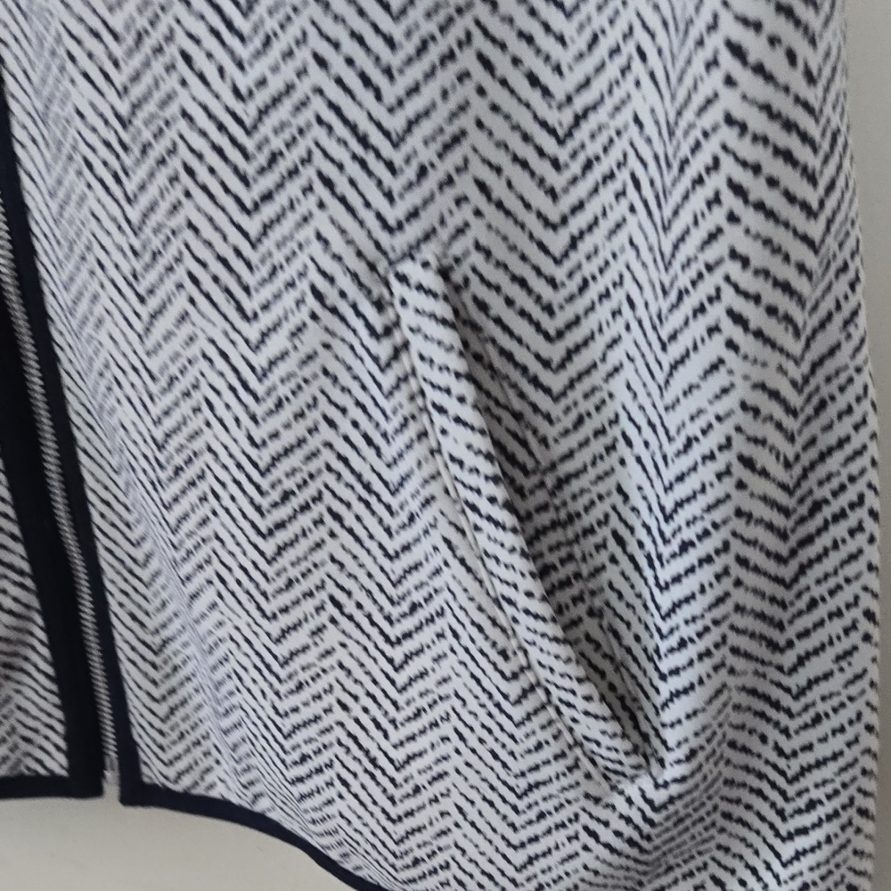 Chico's Weekends Navy & White Patterned Knit Vest Size 1 Unisex - Picture 5 of 7